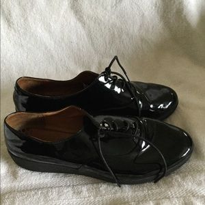 Fitflop Women’s Black patent leather Oxford Sz 40